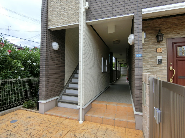 26/30 エントランス