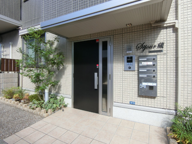 27/30 エントランス