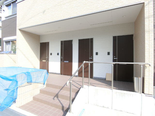 27/30 エントランス