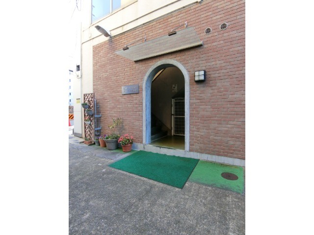 26/30 エントランス