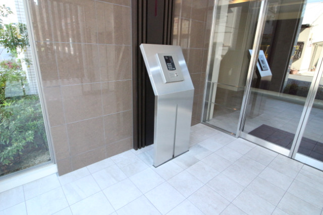 2/4 エントランス