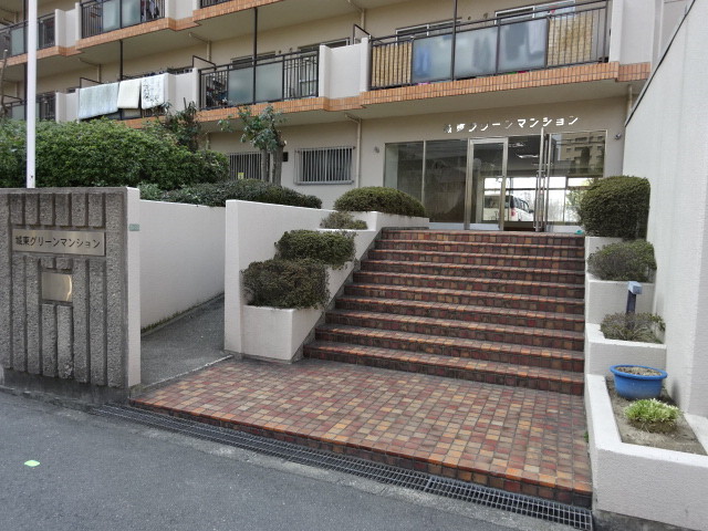 22/30 エントランス