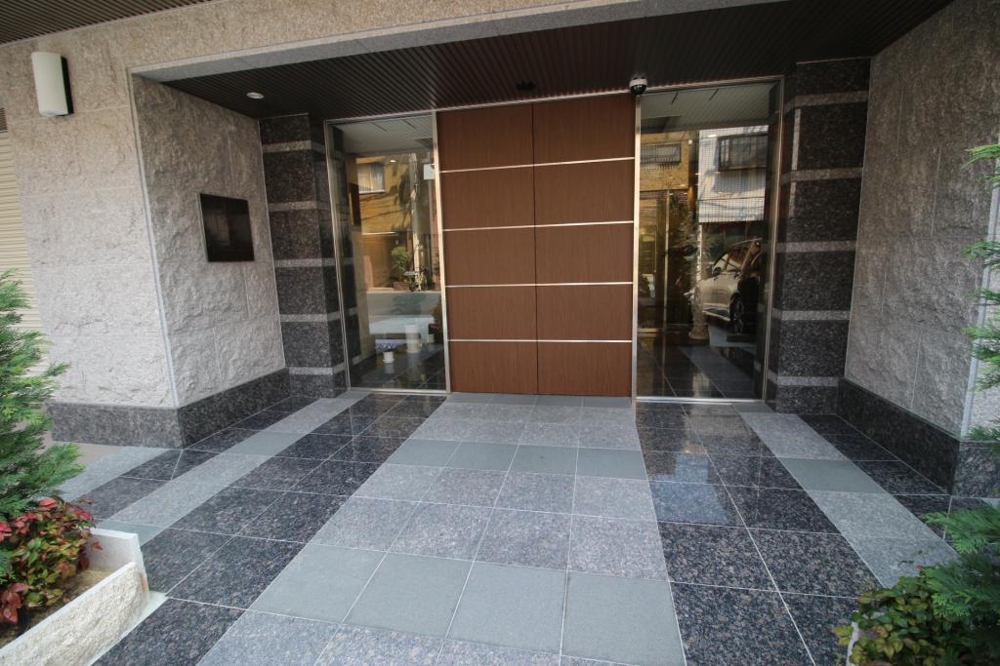 28/30 エントランス