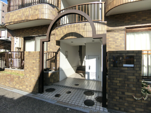 27/30 エントランス