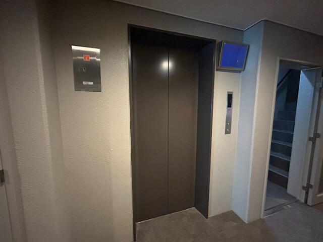 28/29 エントランス