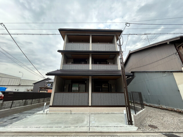 26/27 エントランス