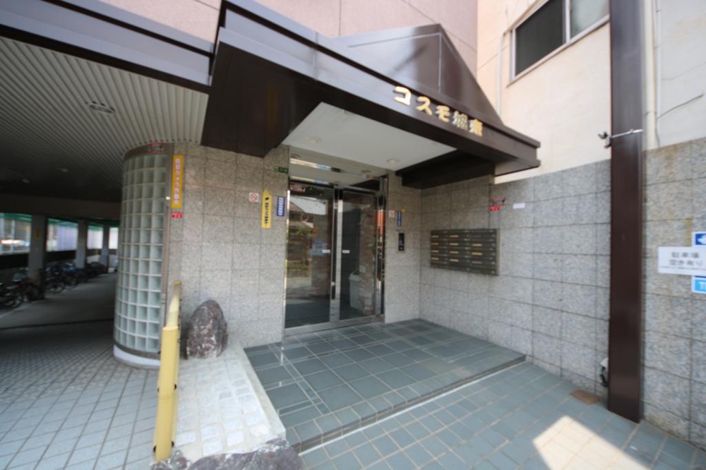 28/30 エントランス