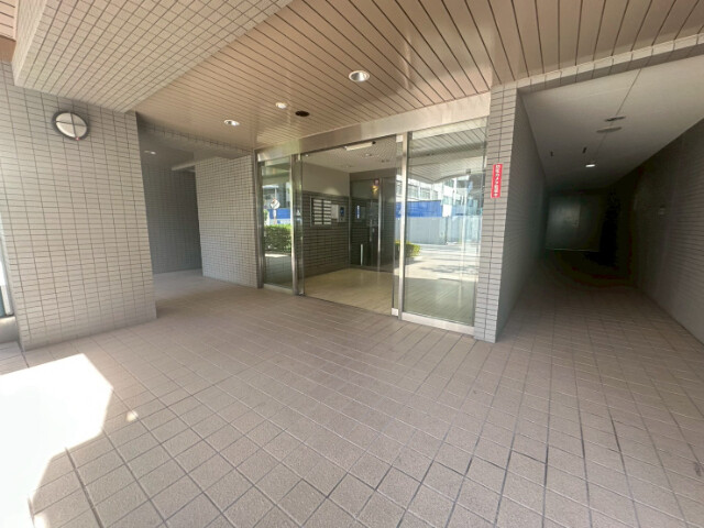 28/30 エントランス