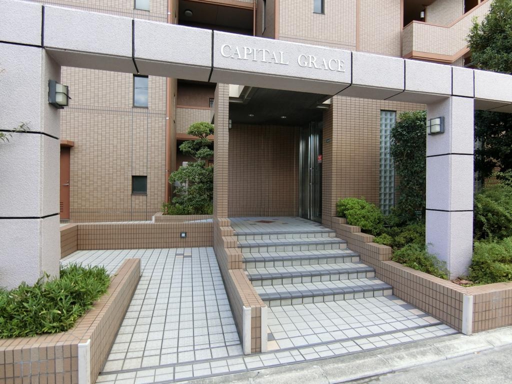 27/30 エントランス