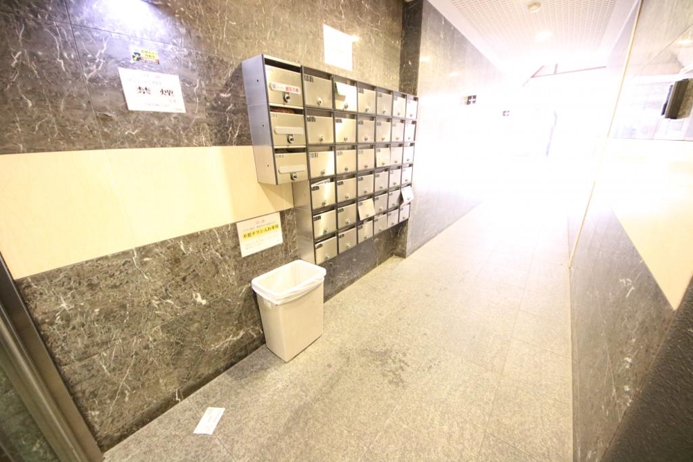 27/30 エントランス