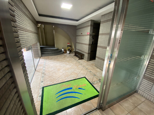 24/30 エントランス