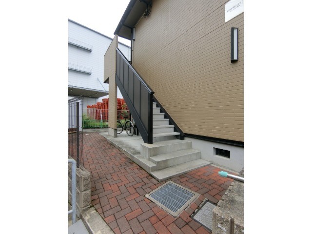 26/30 エントランス