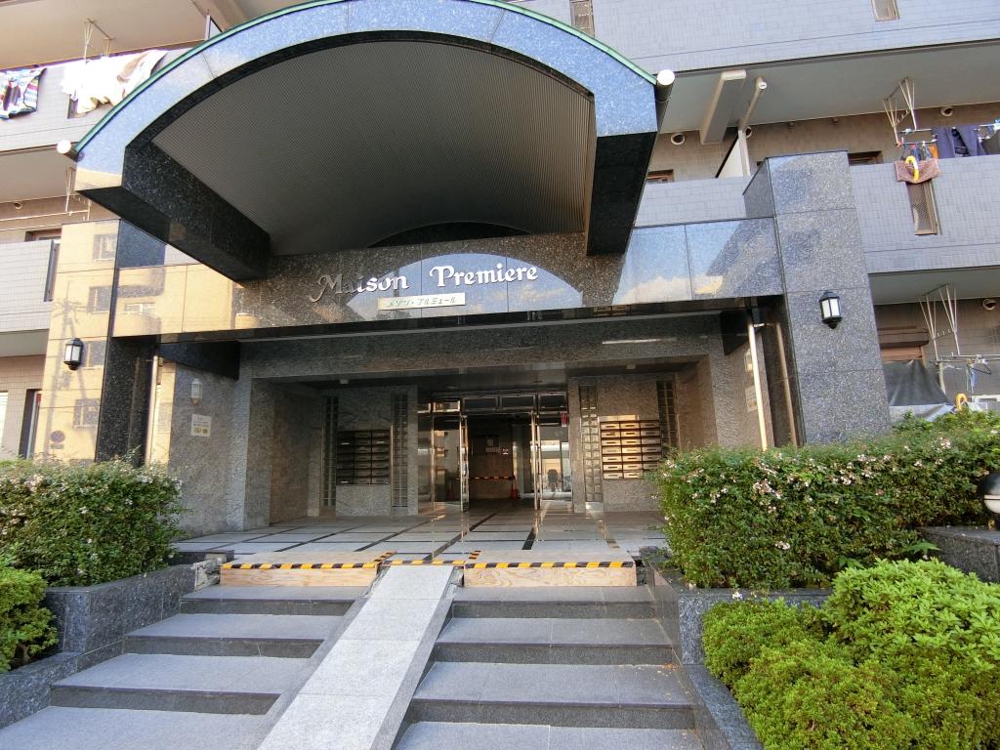 28/30 エントランス