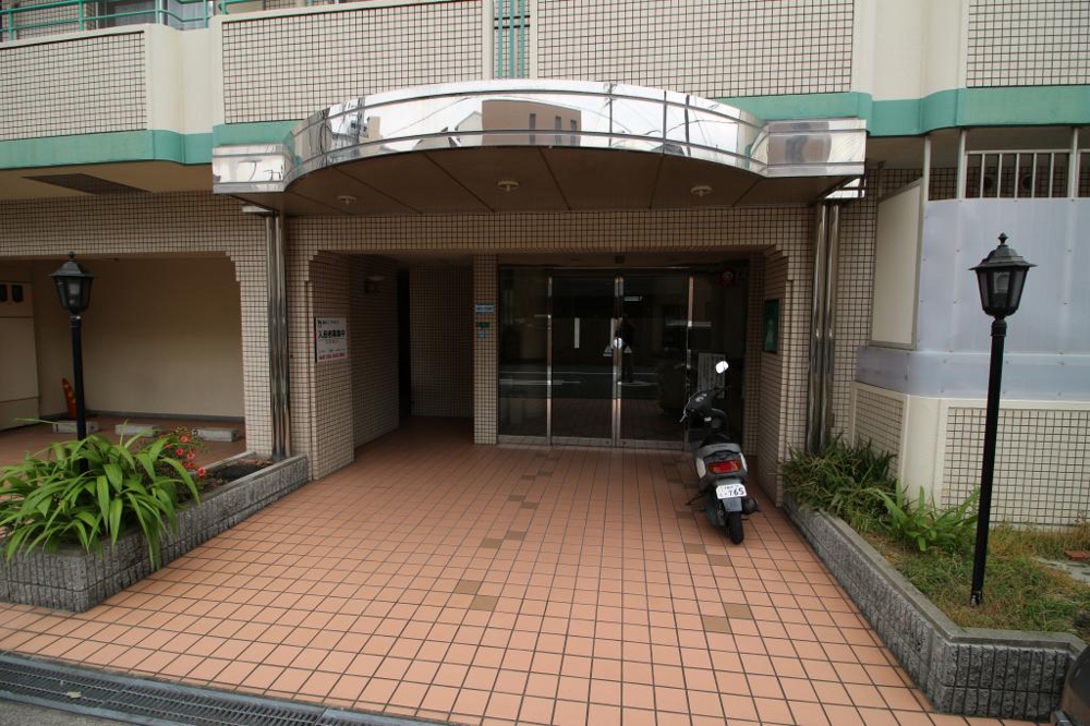 2/4 エントランス