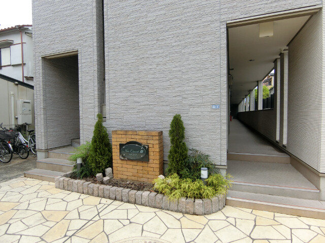 22/27 エントランス