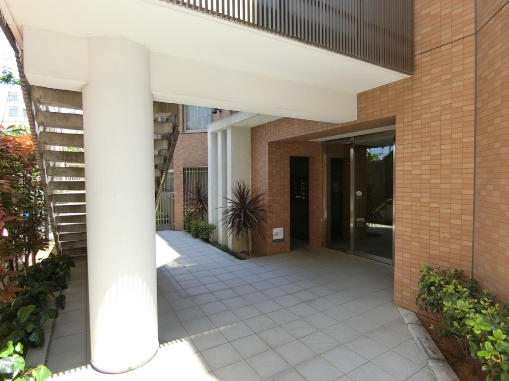 3/4 エントランス