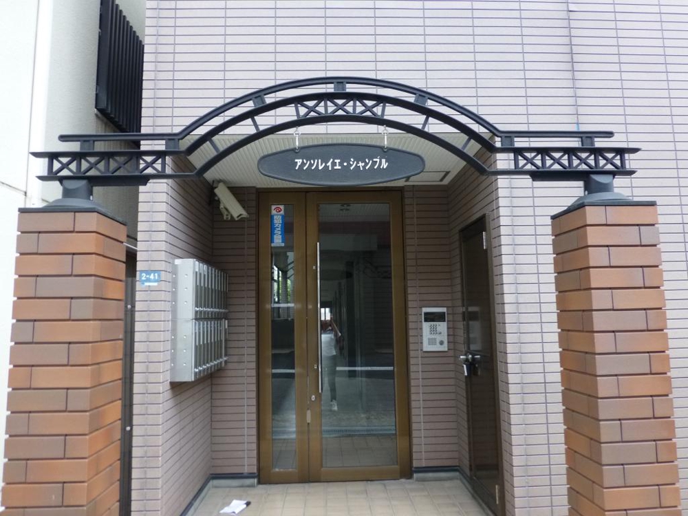 27/30 エントランス