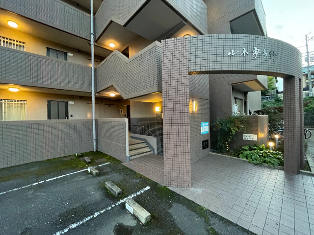 23/25 エントランス