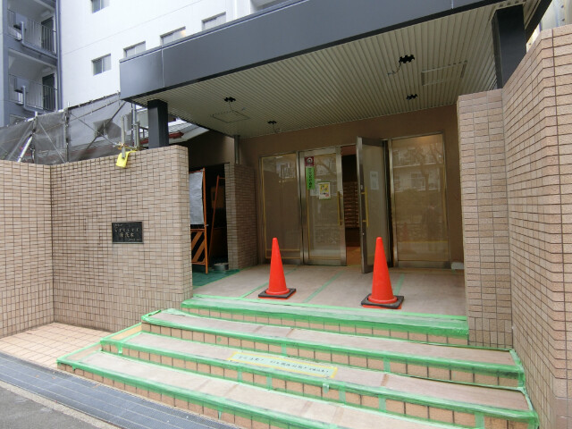 26/30 エントランス