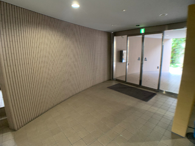 28/30 エントランス