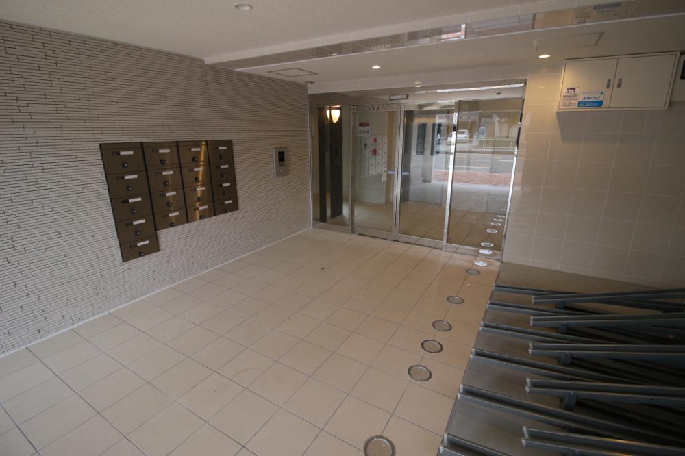 28/30 エントランス