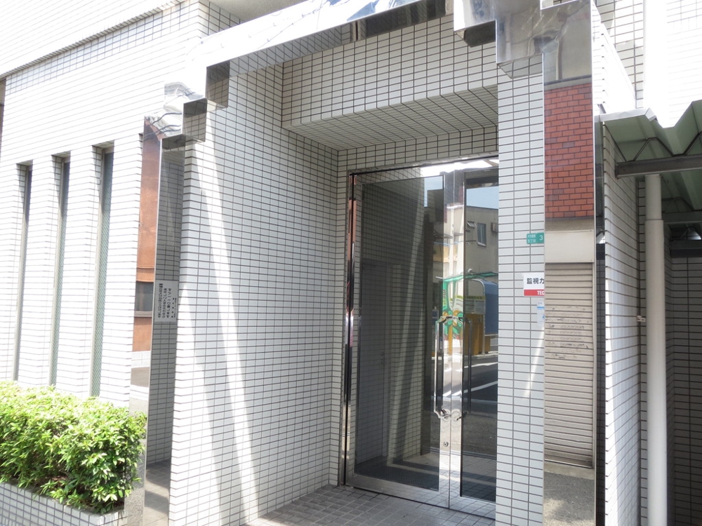 28/30 エントランス