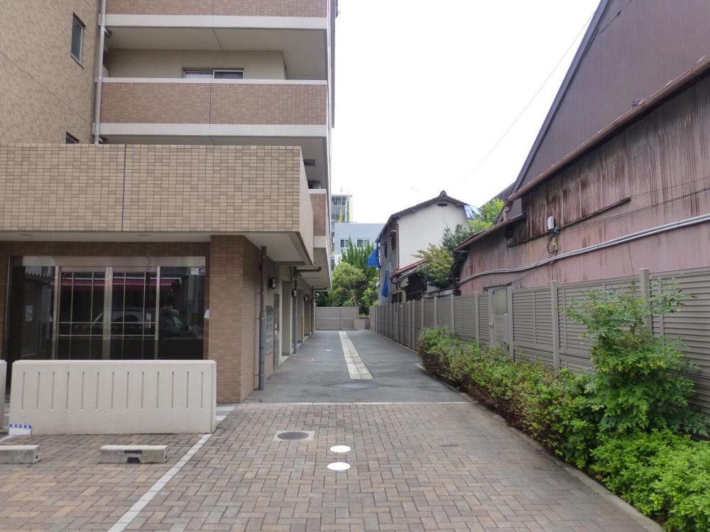 27/30 エントランス