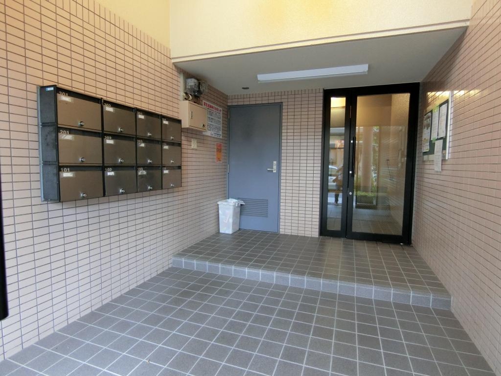 26/30 エントランス