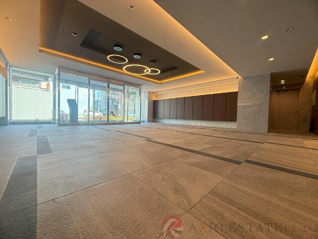 28/30 エントランス