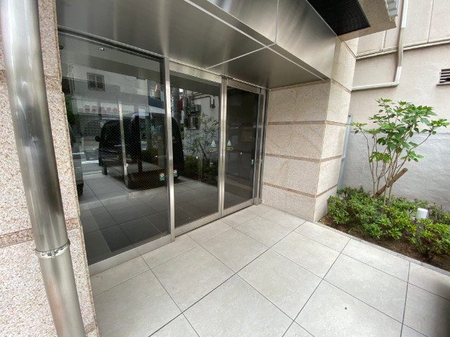 30/30 エントランス