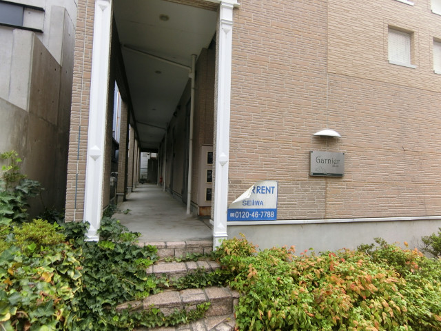 28/30 エントランス