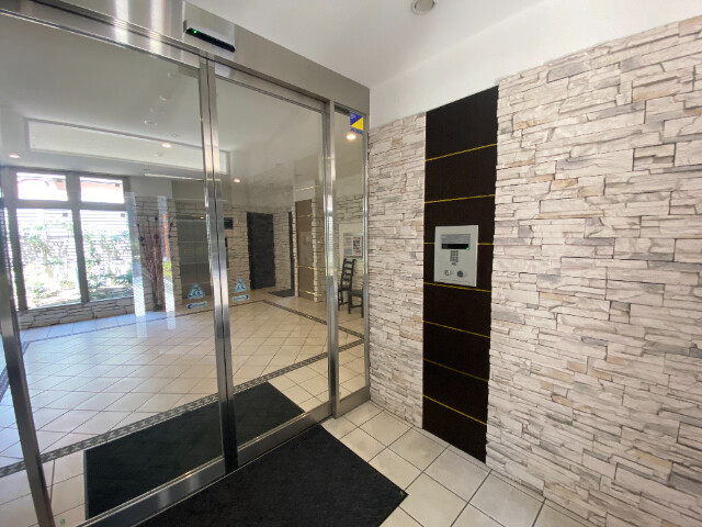 23/30 エントランス