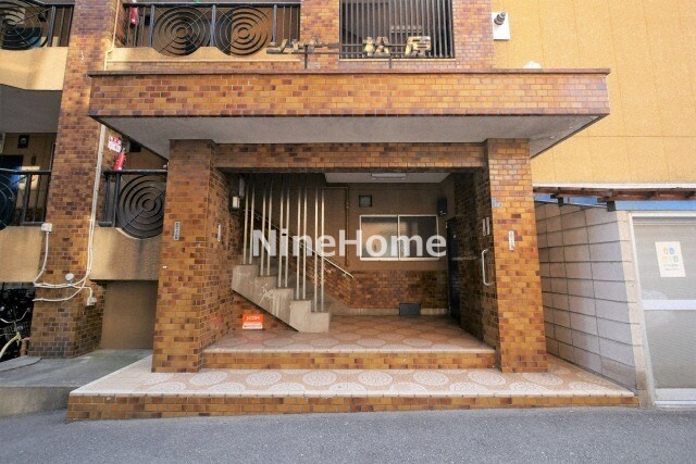 28/30 エントランス