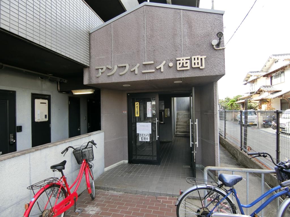 26/30 エントランス