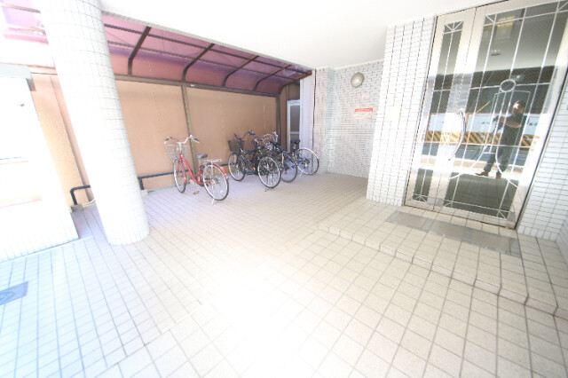 28/30 エントランス