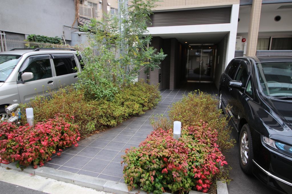 24/30 エントランス