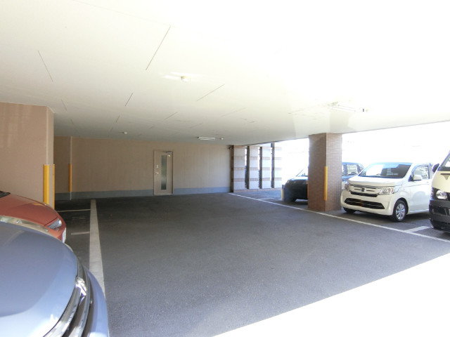28/30 駐車場