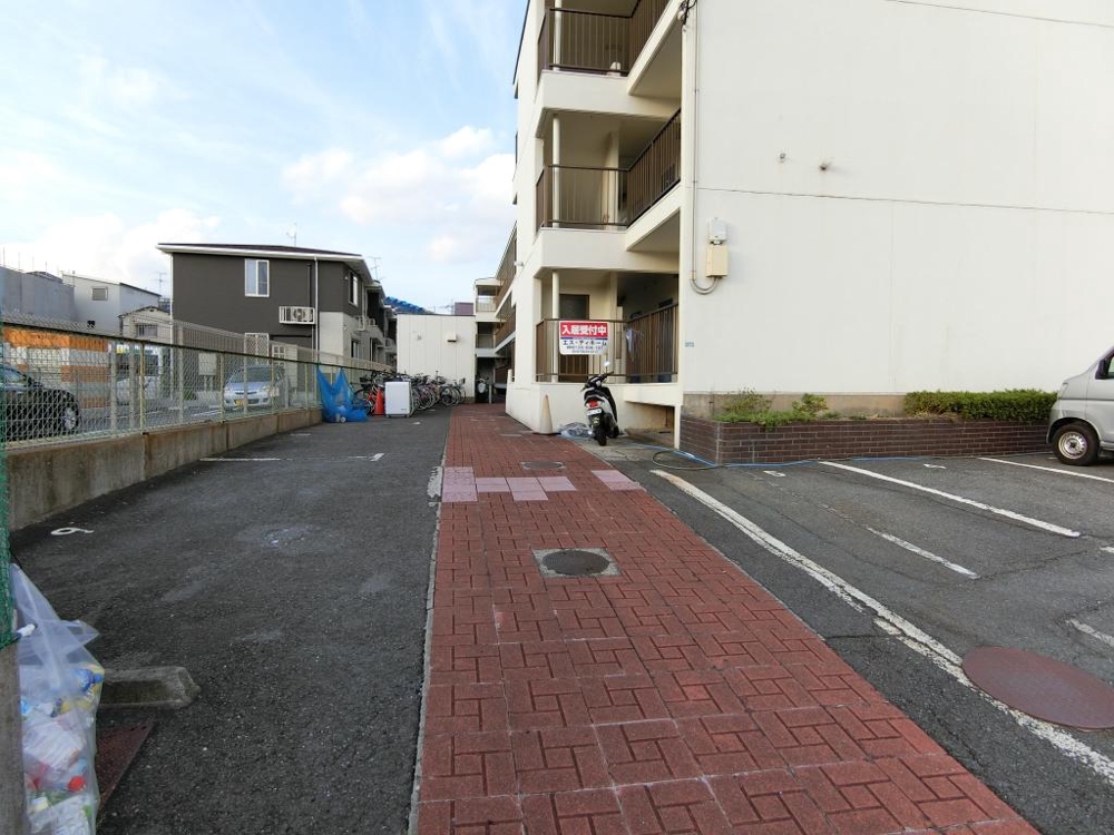 26/30 エントランス