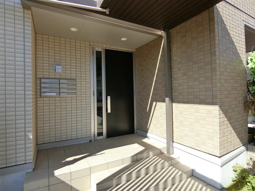 28/30 エントランス