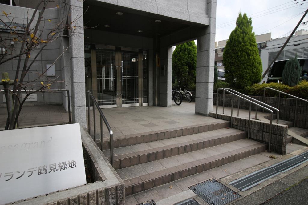 27/30 エントランス