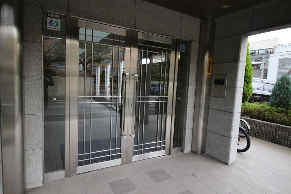 28/30 エントランス