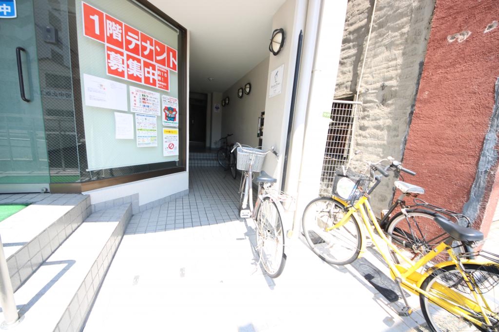 24/30 エントランス