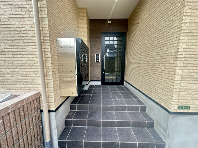 24/30 エントランス