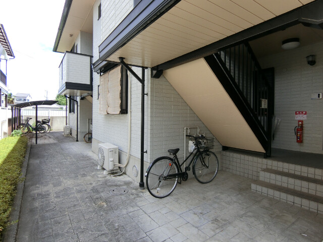 27/30 エントランス