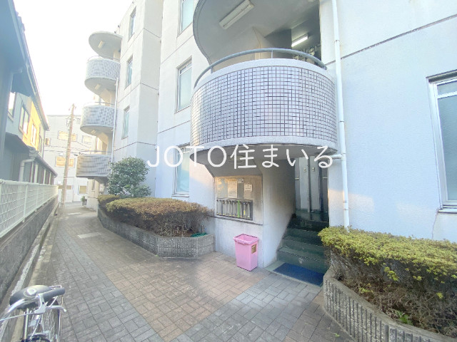 18/26 エントランス