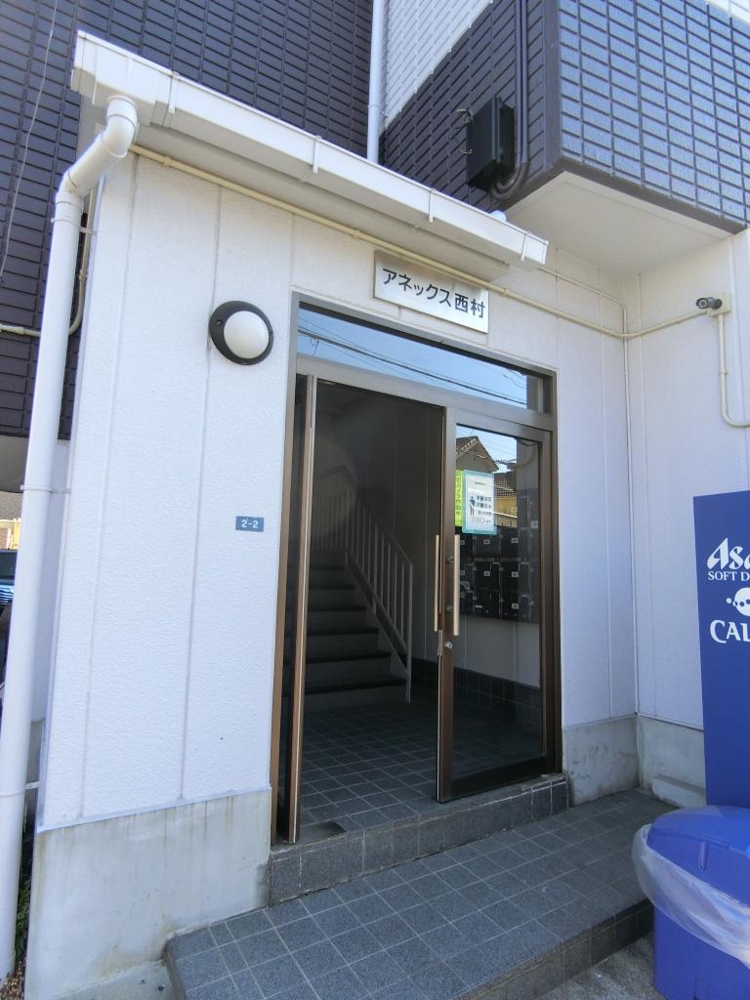 27/30 エントランス