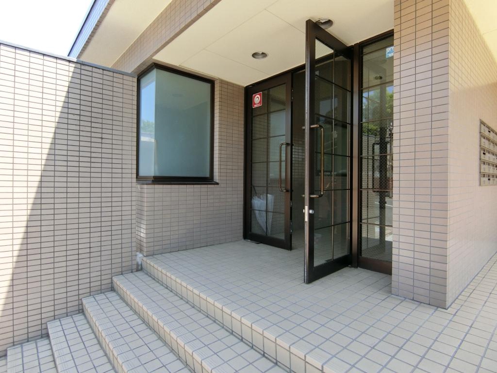 27/30 エントランス