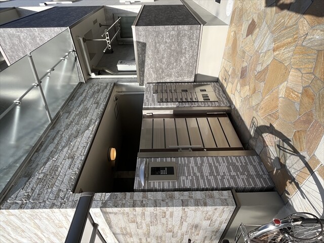 25/30 エントランス