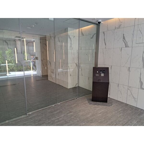 30/30 エントランス