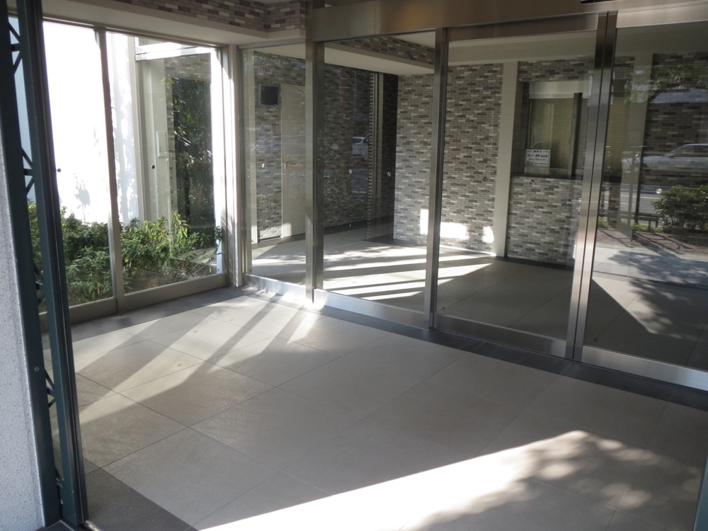 28/30 エントランス